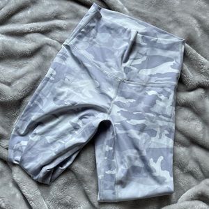 WHITE PRINT LEGGINGS